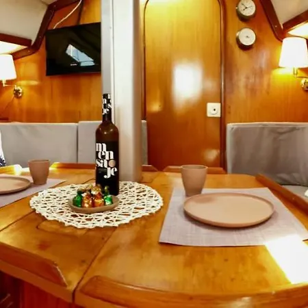 Botel Alojamiento En Velero Isabella Ayamonte